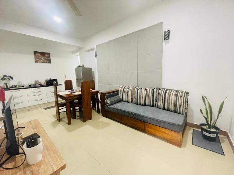 Chalet The One - Colombo Border Wattala